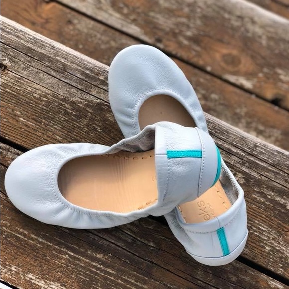 gray tieks